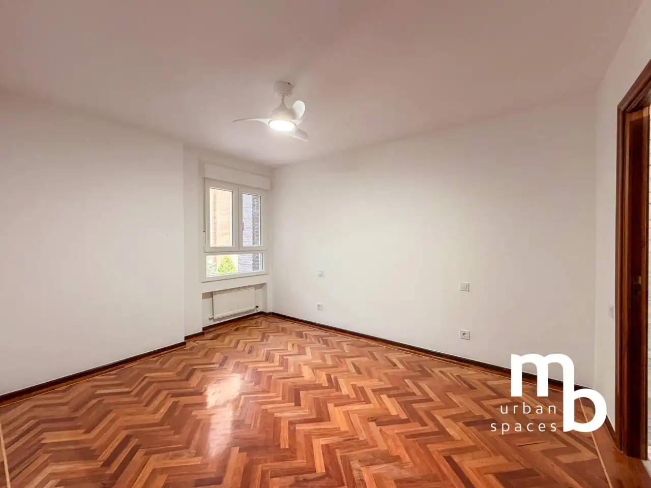 Bedroom of Flat for rent in Fuencarral - El Pardo