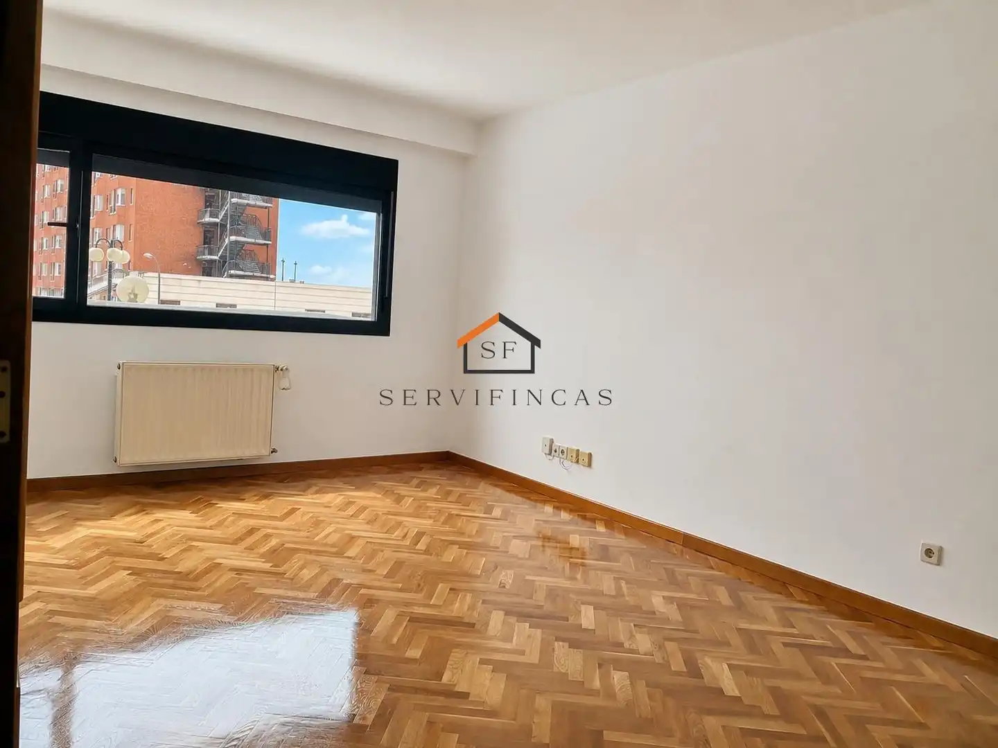 Dormitori de Apartament de lloguer en Madrid amb Calefacció, Parquet i Piscina comunitària