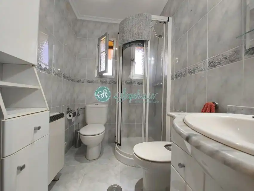 Baño de Piso en venta en Segovia con Calefacción, Parquet y Terraza