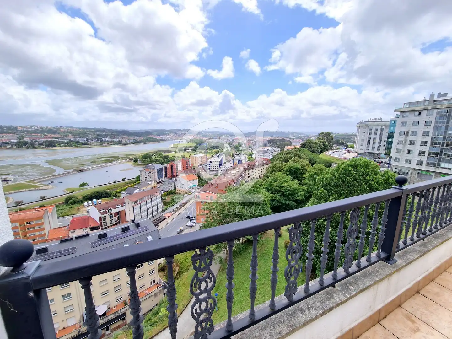 Vista exterior de Ático en venta en Culleredo con Calefacción, Terraza y Trastero