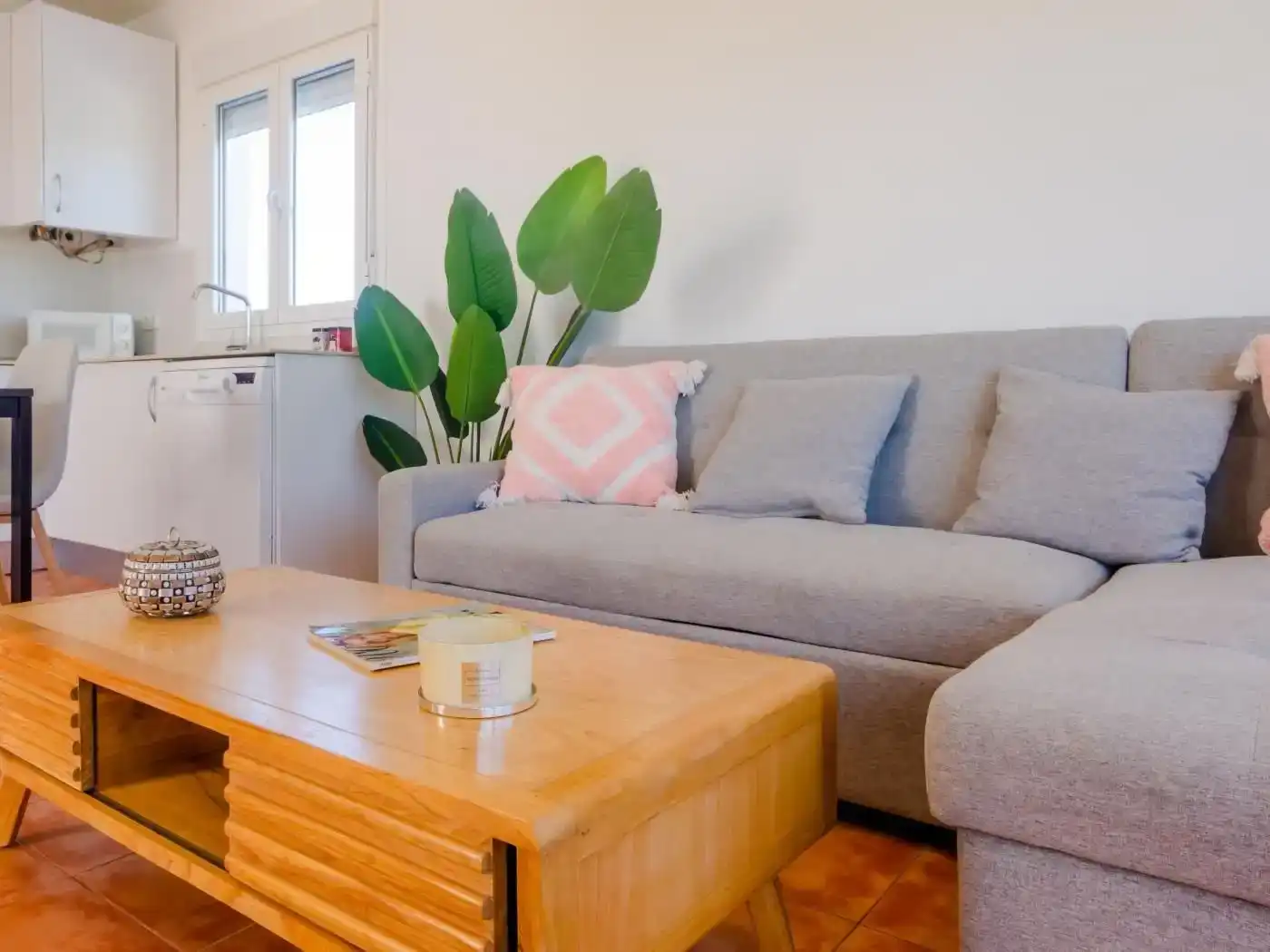 Sala d'estar de Casa o xalet en venda en Conil de la Frontera amb Aire condicionat, Jardí privat i Terrassa