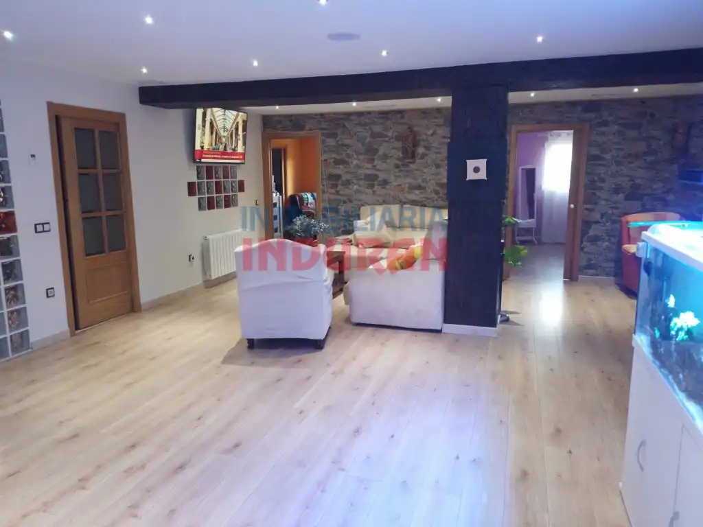 Wohnung zum Verkauf in Navalmoral de la Mata mit Privatgarten, Terrasse und Schwimmbad