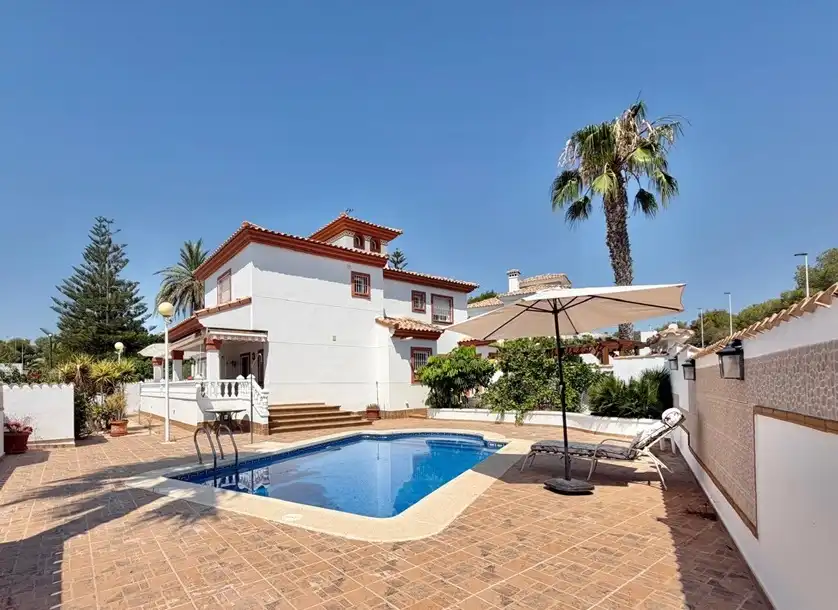 Villa zum Verkauf in Lomas de Campoamor