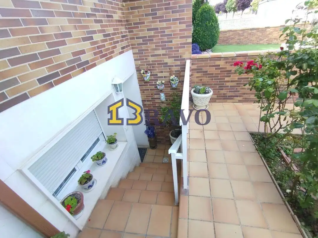 Terraza de Casa adosada en venta en Medina de Pomar con Calefacción, Jardín privado y Terraza