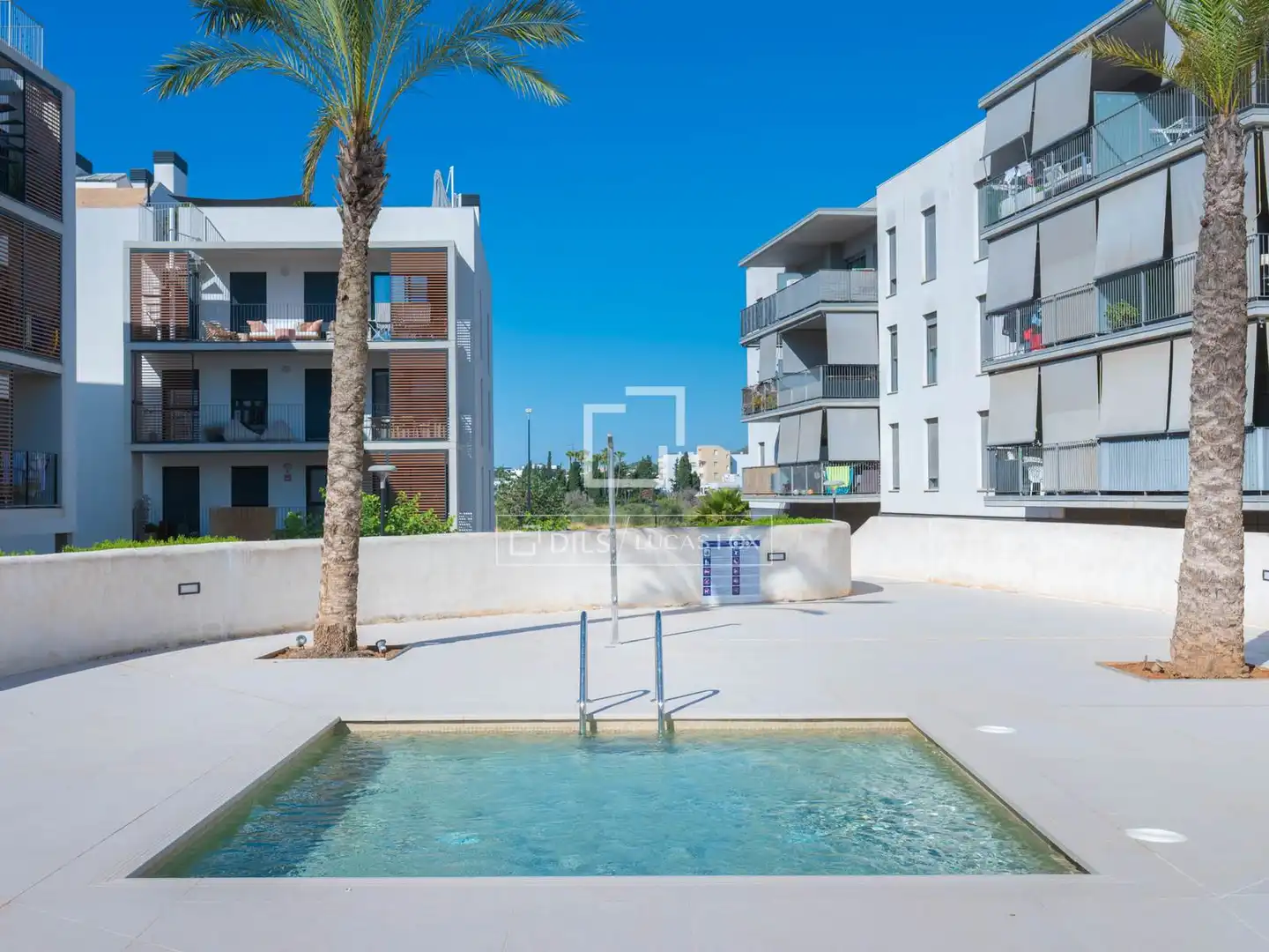 Piscina de Piso en venta en Santa Eulària des Riu con Aire acondicionado, Calefacción y Terraza
