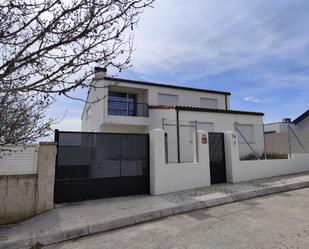 Vista exterior de Casa o xalet en venda en Aranjuez amb Terrassa