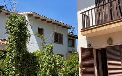 Vista exterior de Casa adosada en venda en Calafell amb Jardí privat i Terrassa