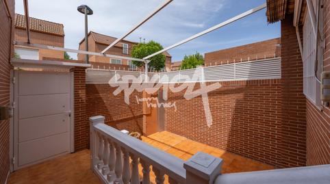 Foto 2 de Casa adosada en venda a  Secundino Zuazo, La Garena, Madrid