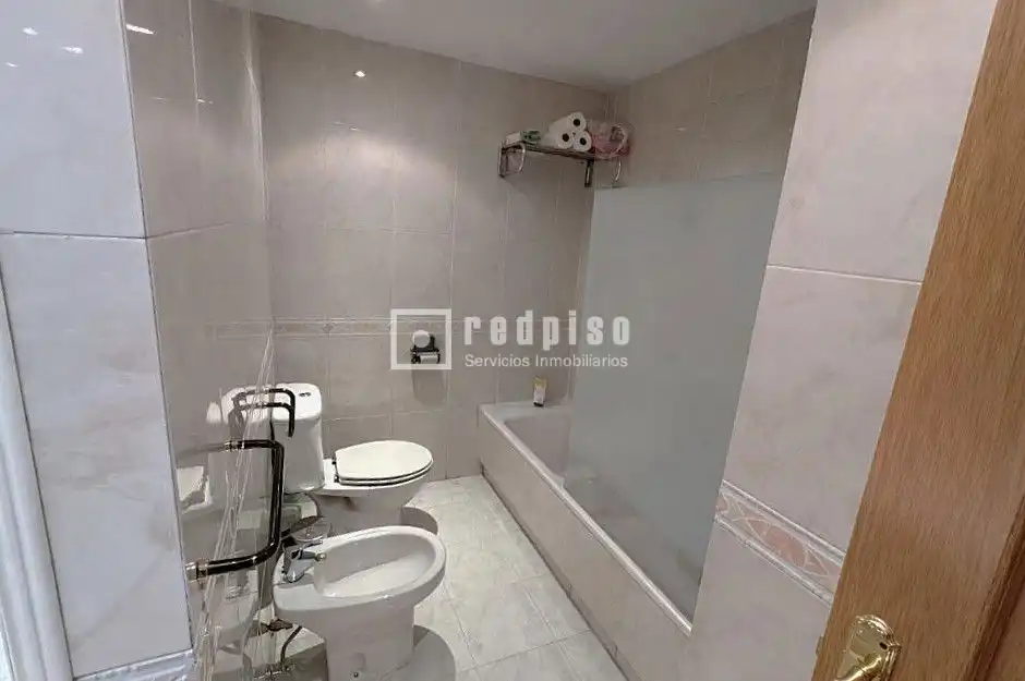 Badezimmer von Wohnung zum Verkauf in Coslada mit Heizung, Privatgarten und Terrasse