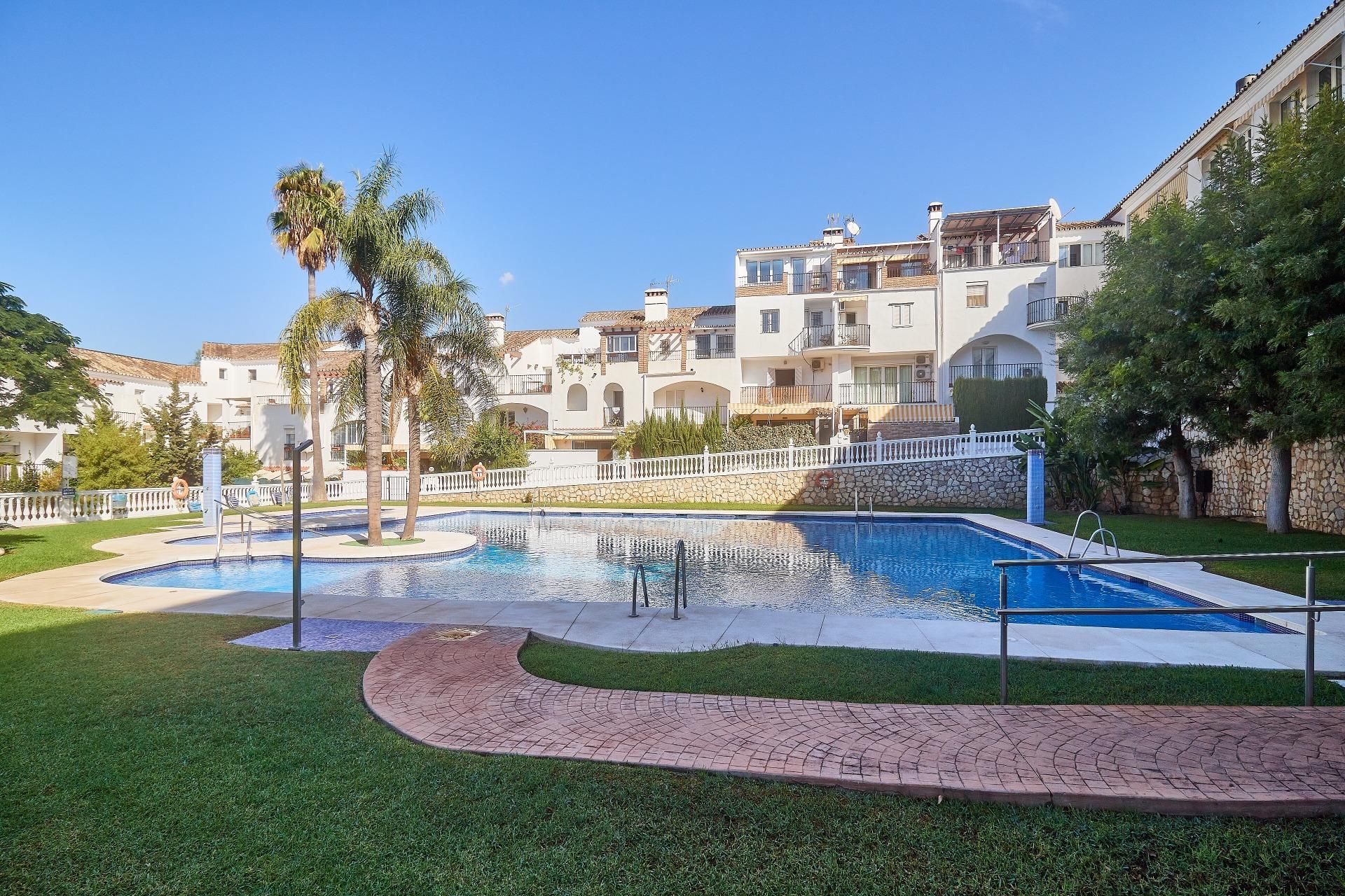 Swimming pool of Single-family semi-detached for sale in Mijas  with Air Conditioner, Heating and Private garden
