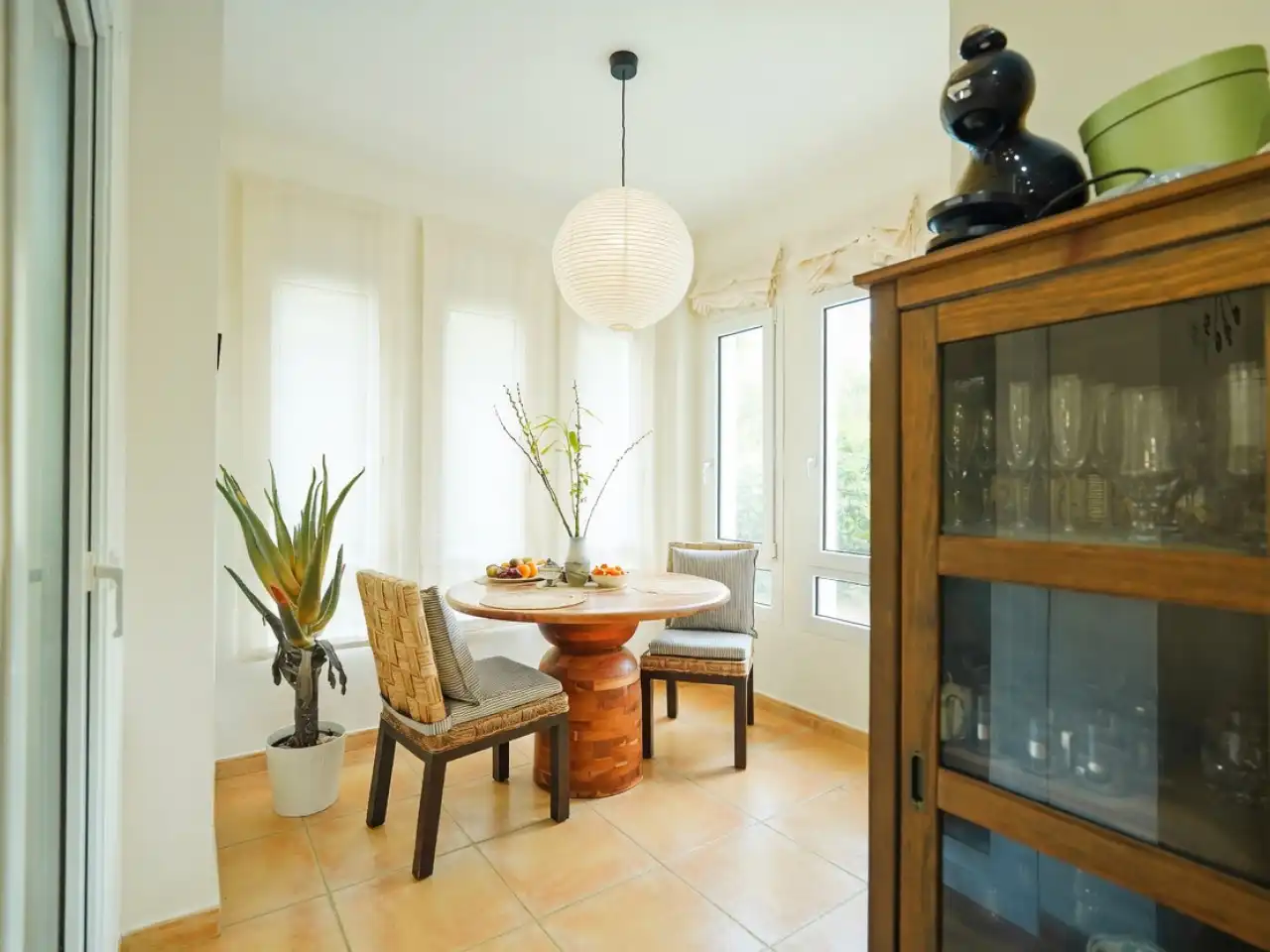 Comedor de Planta baja en venta en Marbella con Aire acondicionado, Calefacción y Jardín privado