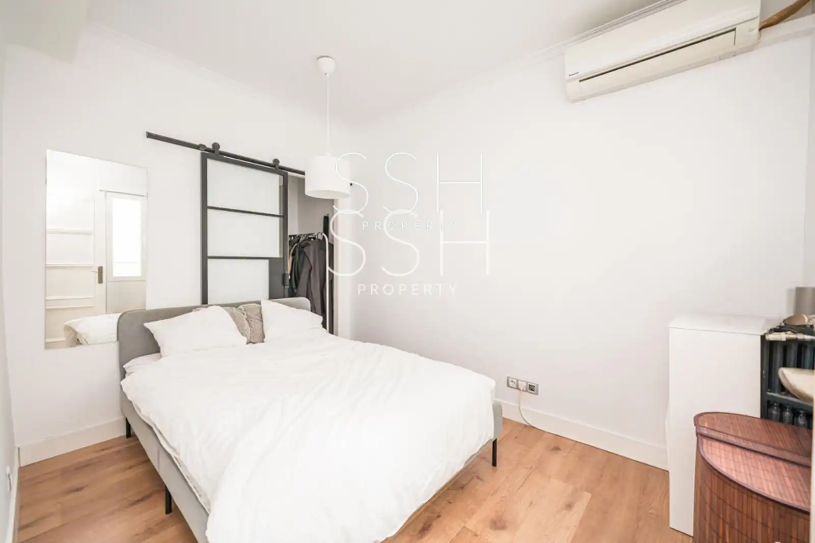 Schlafzimmer von Wohnung zur Miete in Madrid mit Klimaanlage, Heizung und Möbliert