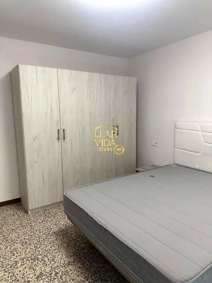 Habitación de Piso de alquiler en Lleida con Aire acondicionado, Calefacción y Amueblado