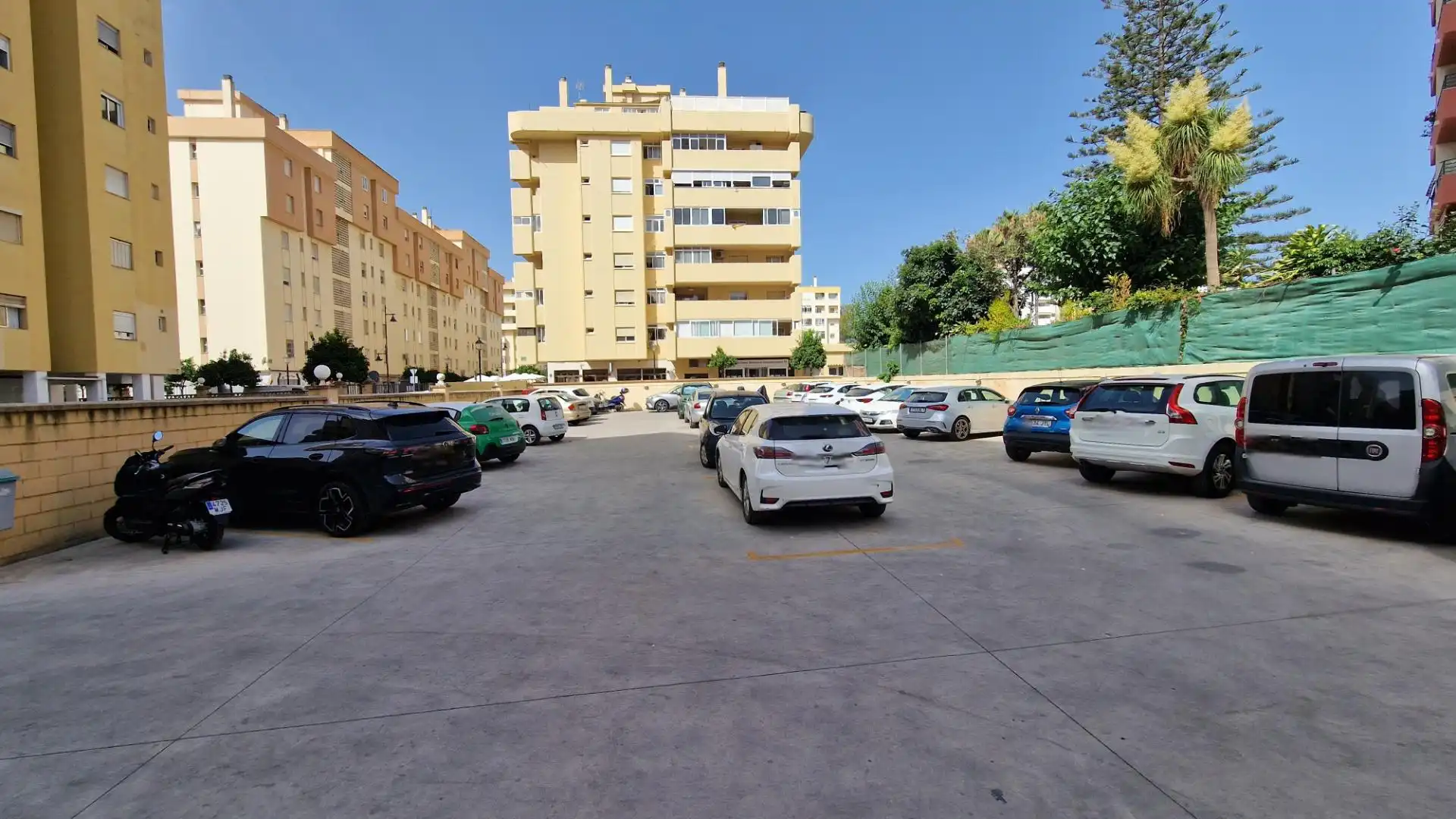 Aparcament de Estudi en venda en Fuengirola amb Aire condicionat, Calefacció i Jardí privat