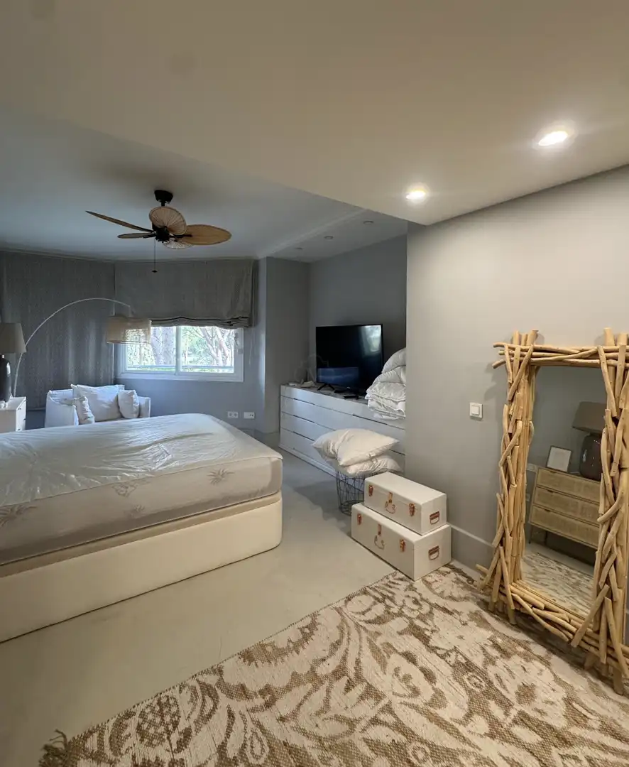 Dormitori de Apartament de lloguer en Marbella amb Aire condicionat, Piscina i Moblat