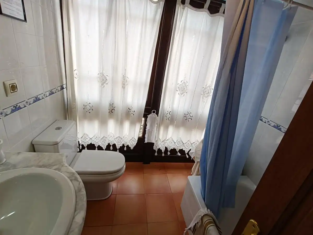 Baño de Casa o chalet en venta en Llanes con Calefacción, Terraza y Trastero