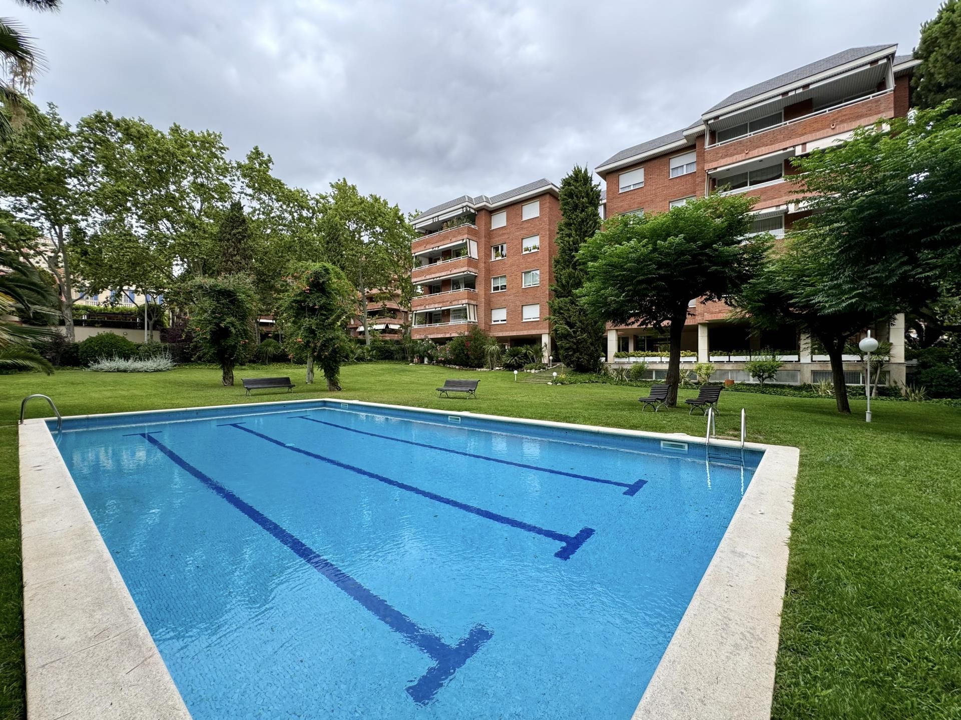Piscina de Pis de lloguer en  Barcelona Capital amb Calefacció
