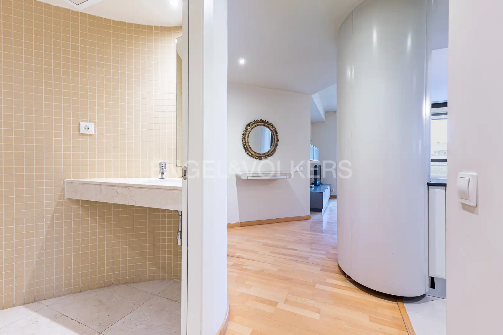 Badezimmer von Wohnung zur Miete in Barcelona mit Klimaanlage, Heizung und Parkett