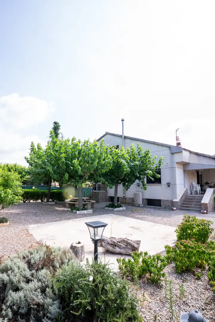 Vista exterior de Casa o xalet en venda en Vallmoll amb Calefacció, Jardí privat i Terrassa