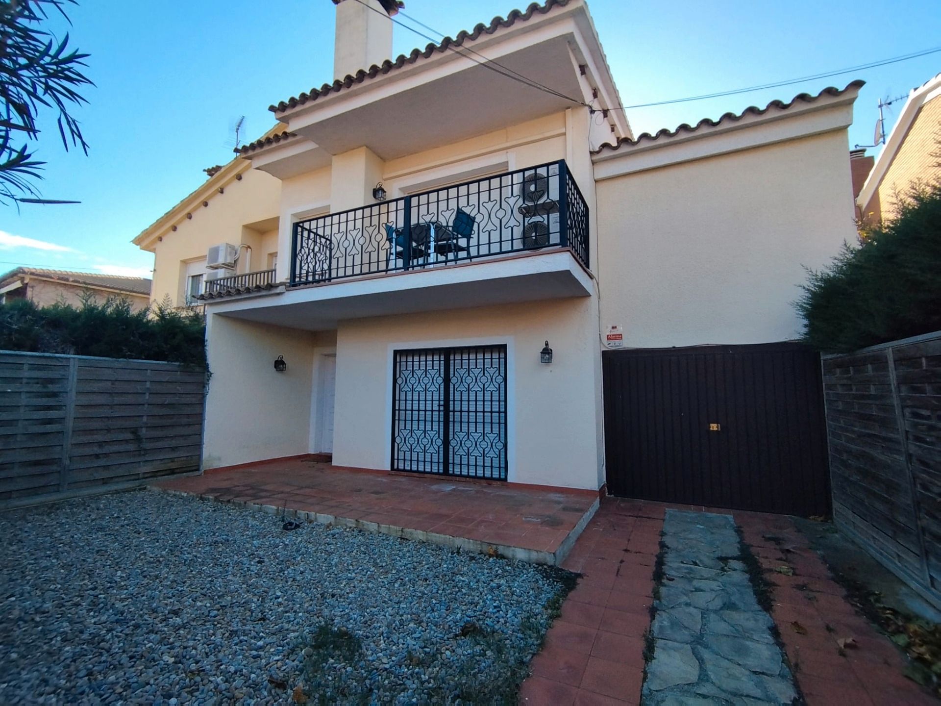 Vista exterior de Casa adosada en venta en Salou con Aire acondicionado, Calefacción y Jardín privado