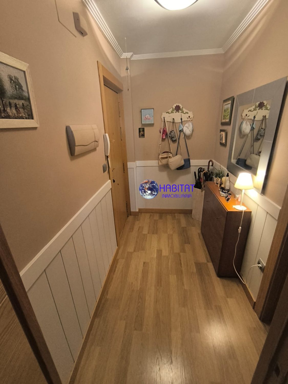 Flat for sale in  Granada Capital  with Air Conditioner, Heating and Storage room