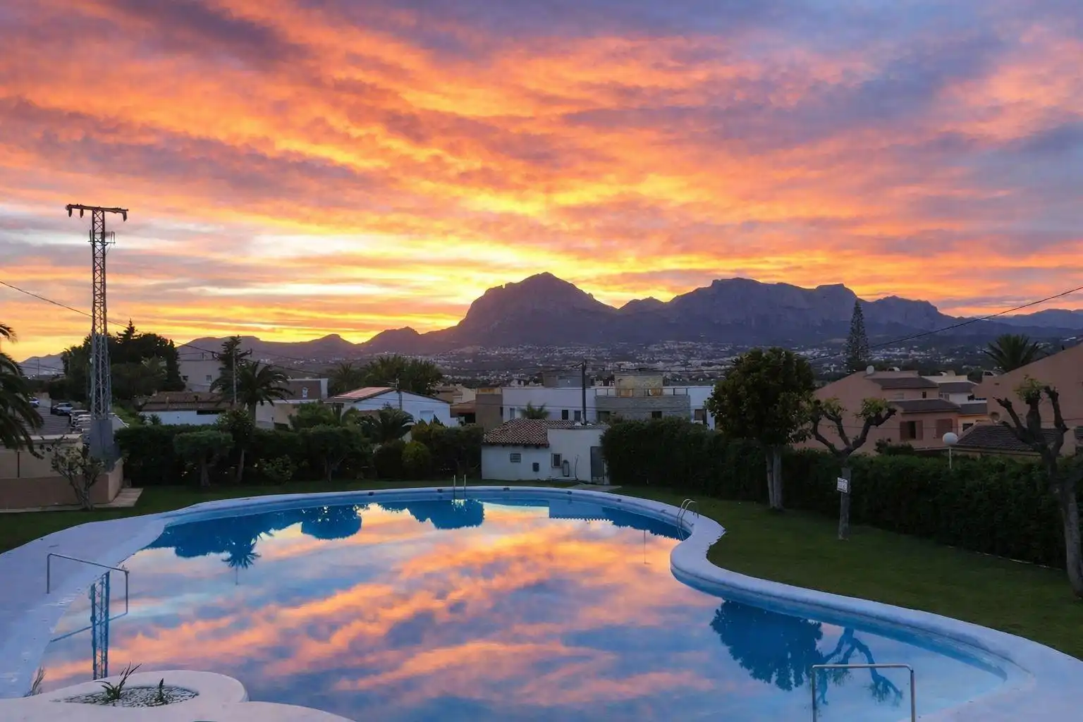 Exterior view of Ground floor for sale in L'Alfàs del Pi  with Air Conditioner, Private garden and Furnished