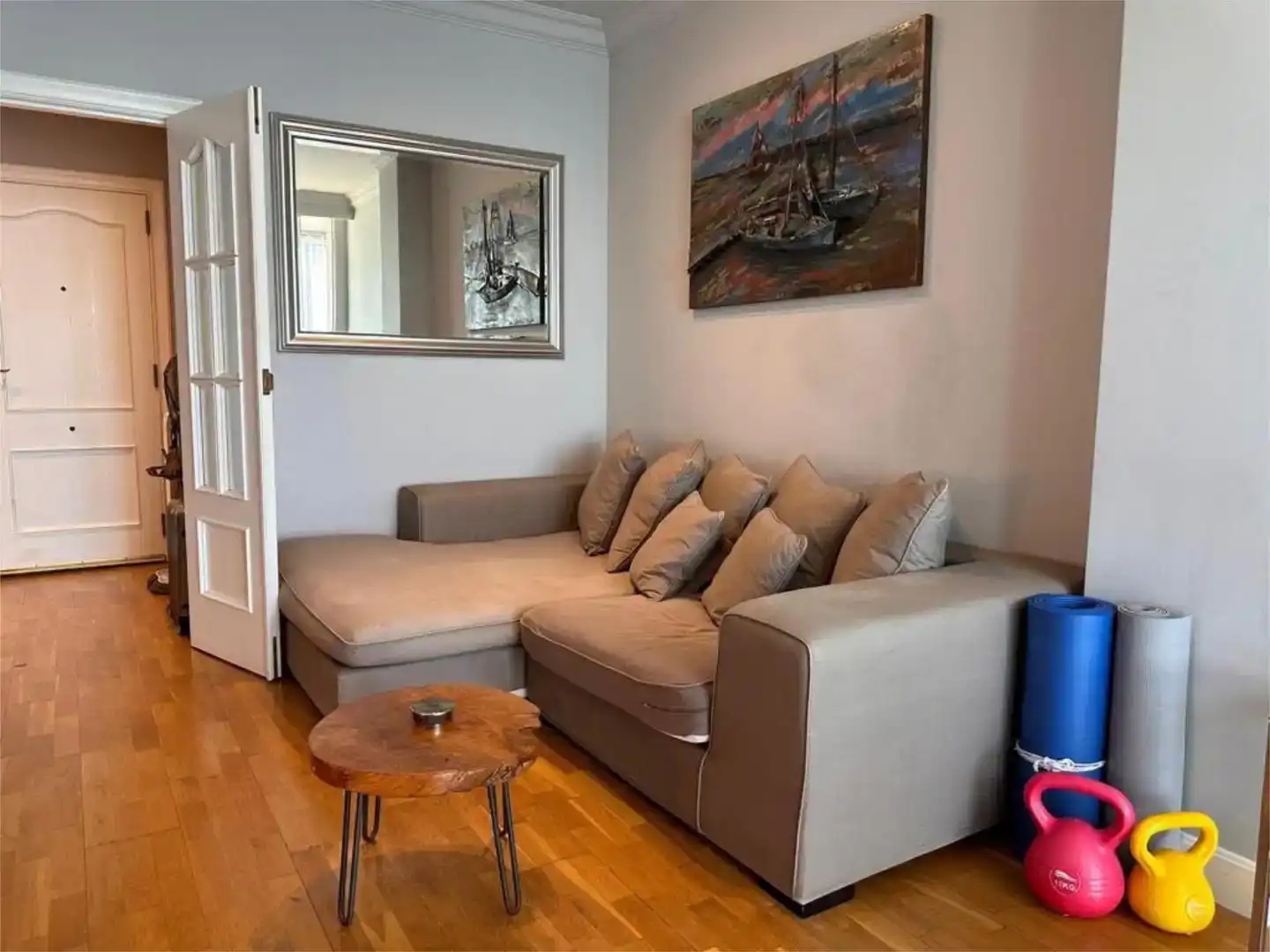 Sala d'estar de Pis de lloguer en Donostia - San Sebastián  amb Parquet, Moblat i Balcó