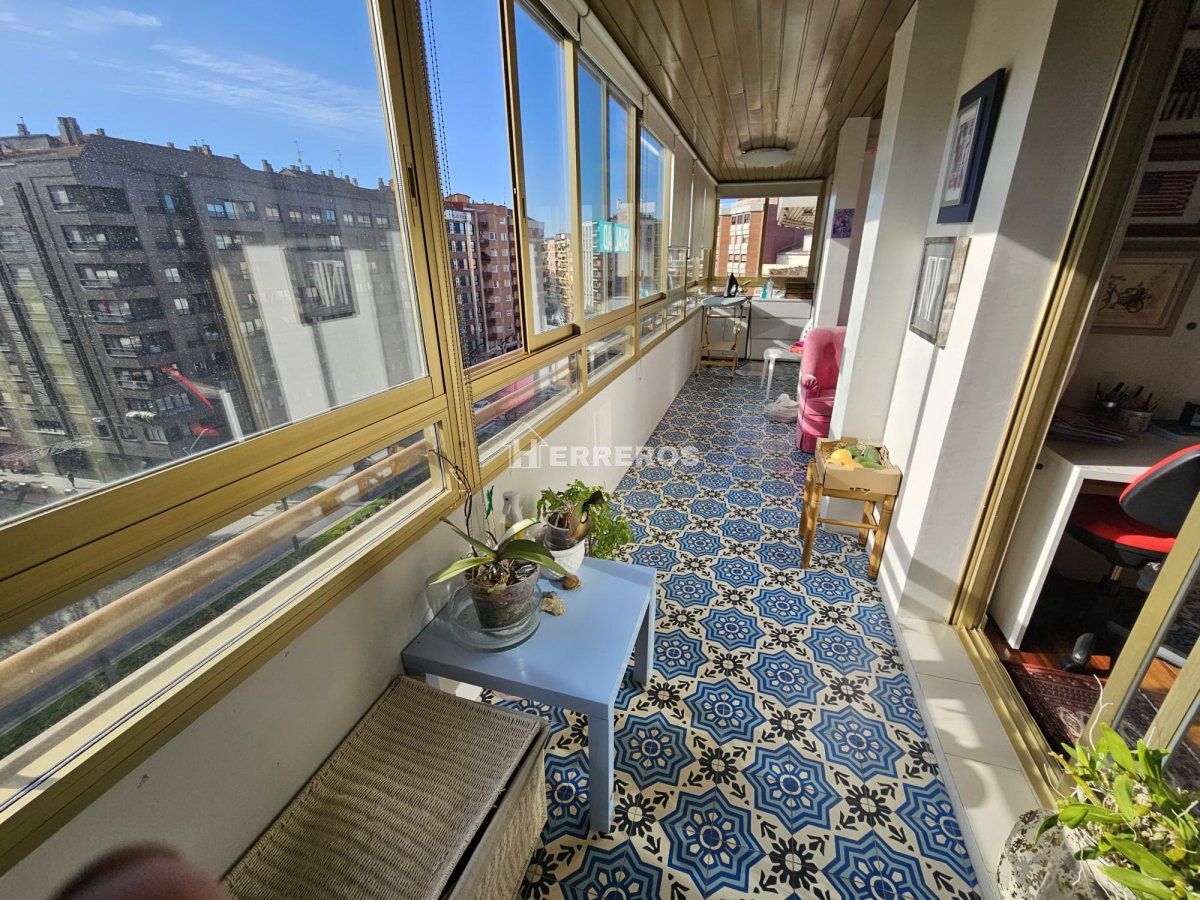 Vista exterior de Piso en venta en  Logroño con Calefacción, Terraza y Trastero