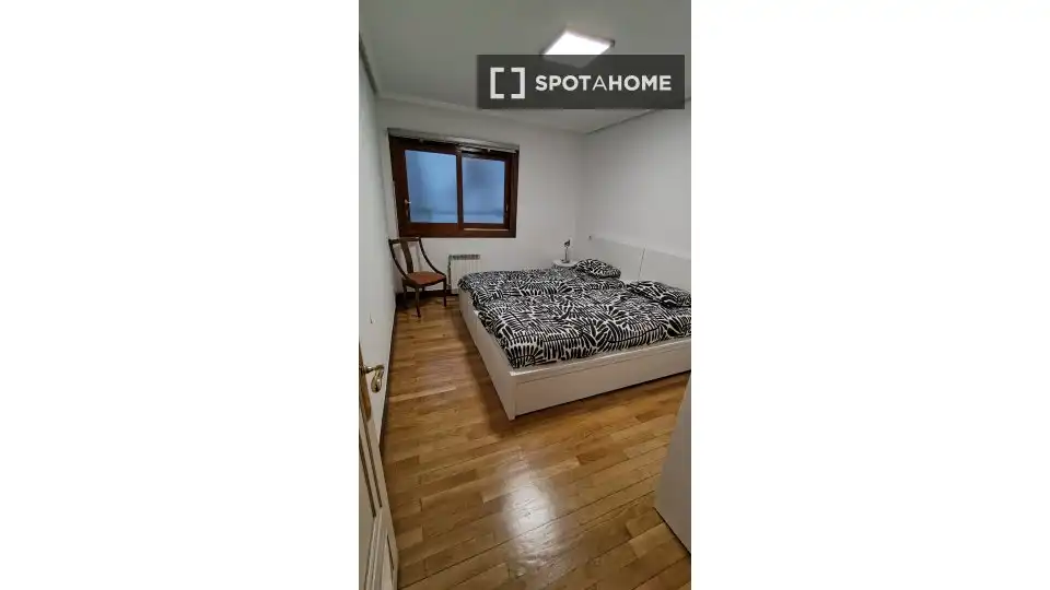 Dormitori de Apartament per a compartir en Donostia - San Sebastián  amb Aire condicionat, Terrassa i Moblat
