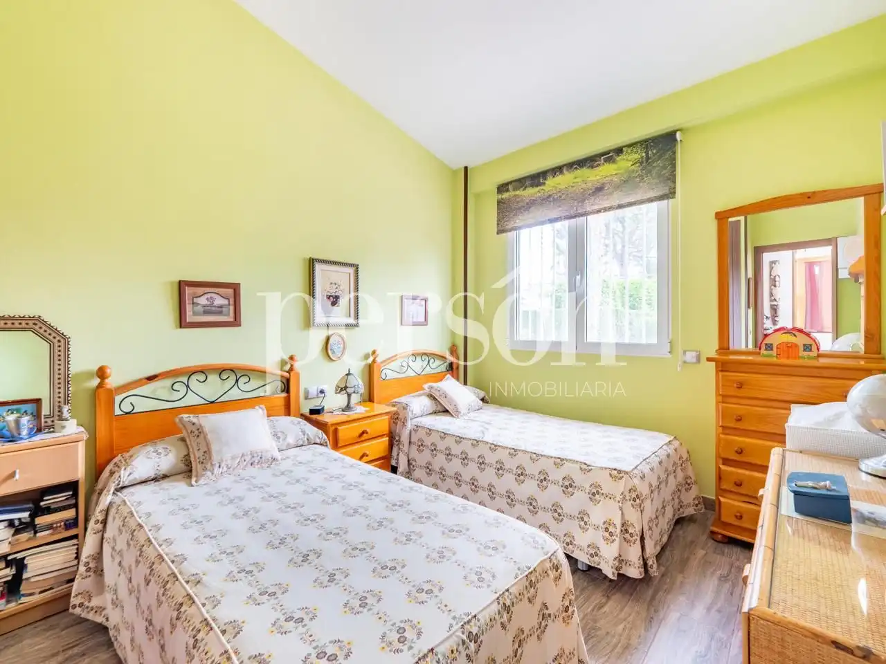 Habitación de Casa adosada en venta en Godella con Calefacción, Jardín privado y Terraza