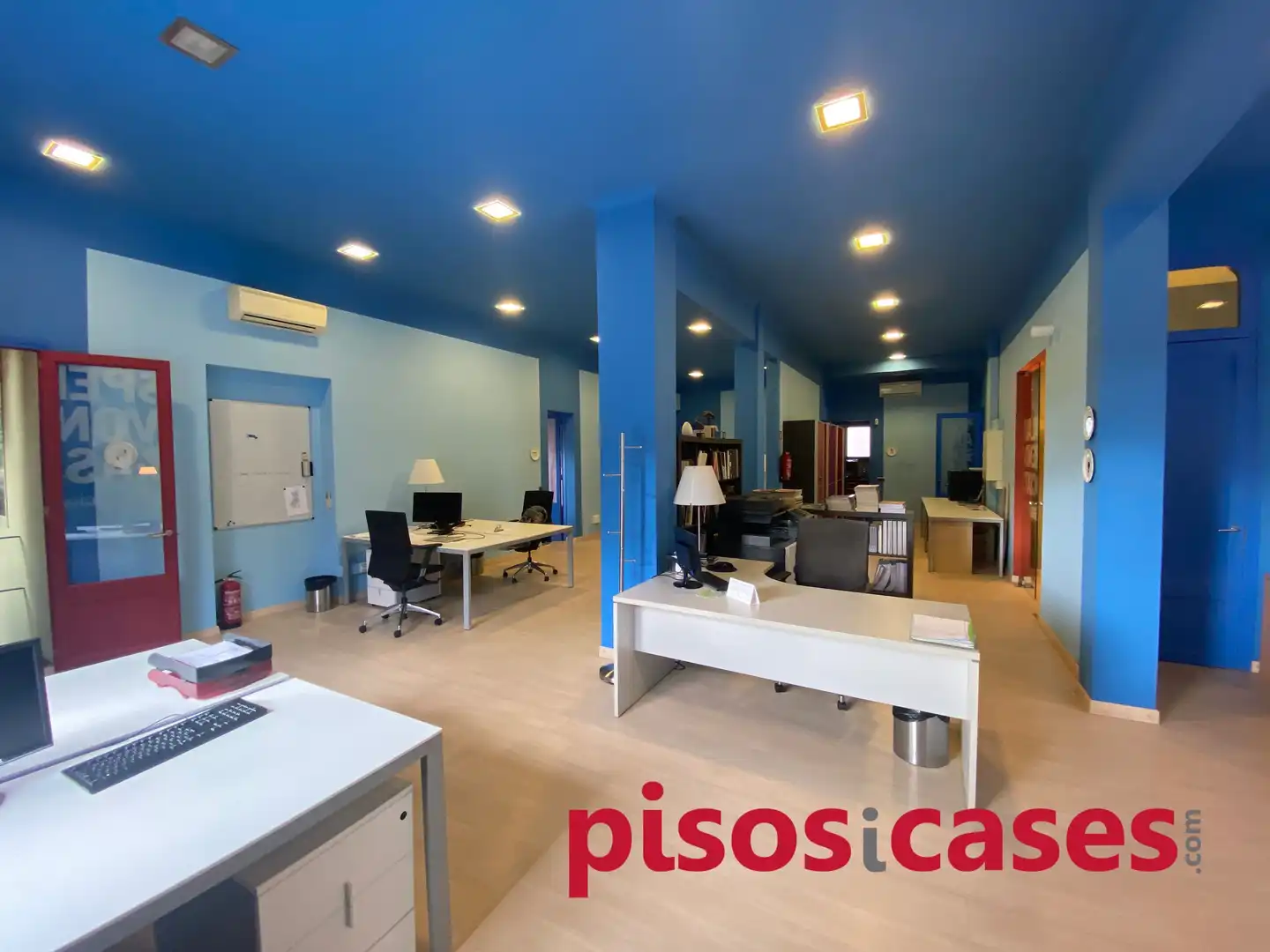 Office for rent in Manlleu  with Air Conditioner