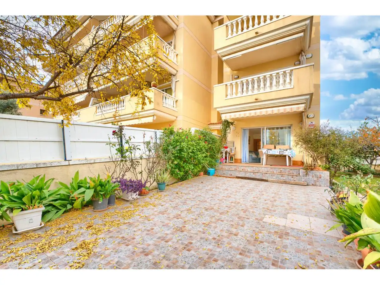 Vista exterior de Piso en venta en Cunit con Aire acondicionado, Calefacción y Jardín privado