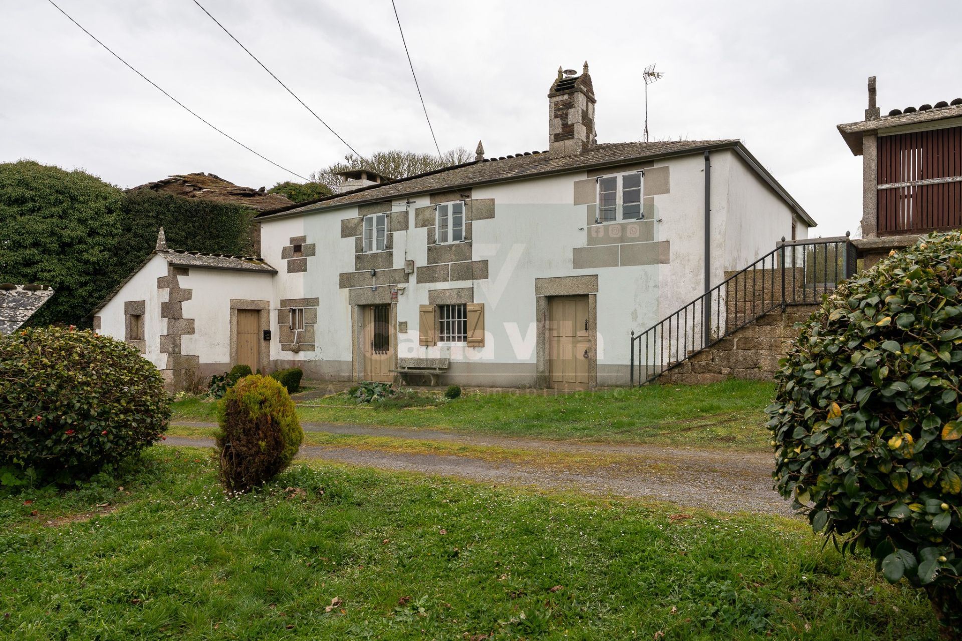 Vista exterior de Finca rústica en venda en Outeiro de Rei amb Calefacció, Jardí privat i Parquet