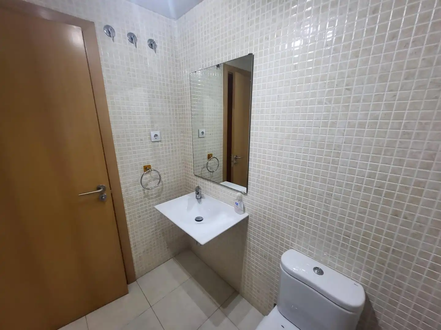Badezimmer von Erdgeschoss zum Verkauf in Salou mit Klimaanlage, Heizung und Terrasse