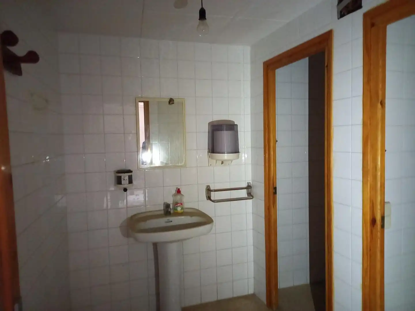 Baño de Local en venta en La Torre de l'Espanyol