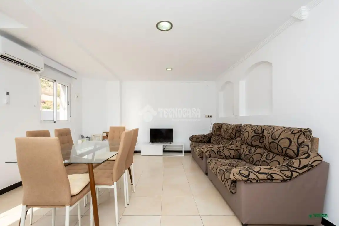 Sala de estar de Piso en venta en Almería con Calefacción y Balcón