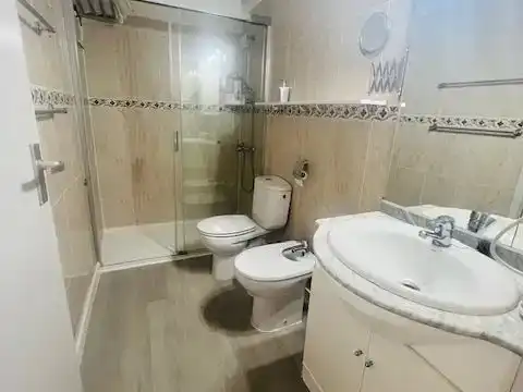 Badezimmer von Wohnung zur Miete in Arona mit Schwimmbad