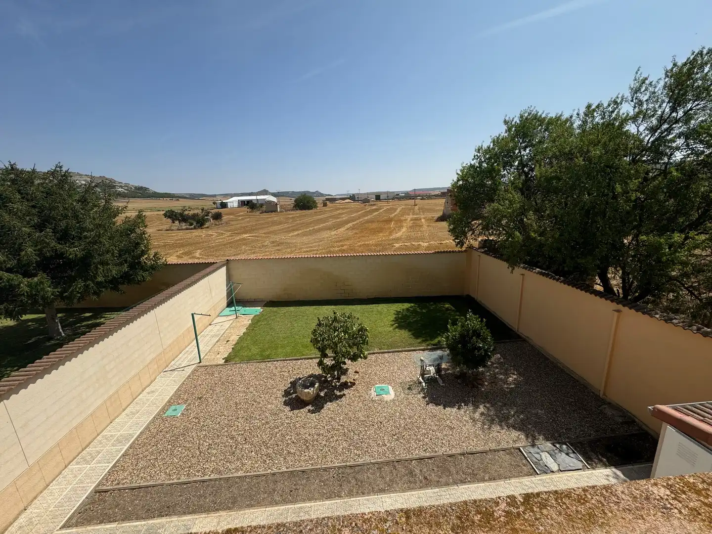 Casa adosada en venta en Valoria la Buena con Calefacción, Jardín privado y Parquet
