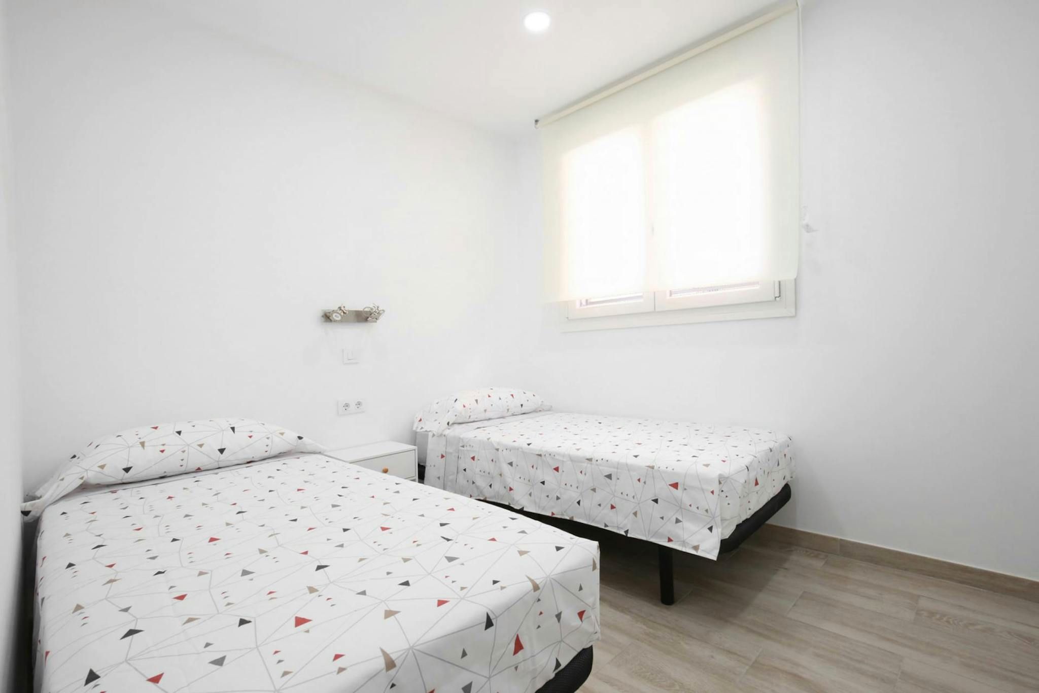 Habitación de Piso de alquiler en  Madrid Capital con Aire acondicionado, Calefacción y Amueblado