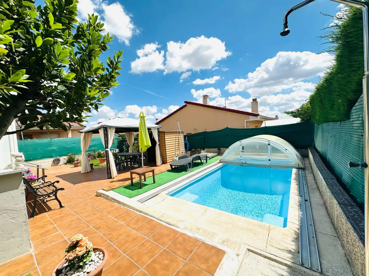 Schwimmbecken von Haus oder Chalet zum Verkauf in Herradón de Pinares mit Heizung, Privatgarten und Schwimmbad