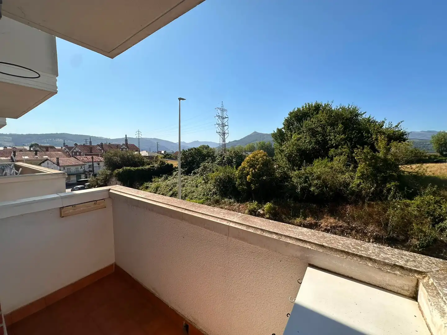 Vista exterior de Pis en venda en Bárcena de Cicero amb Calefacció, Terrassa i Traster