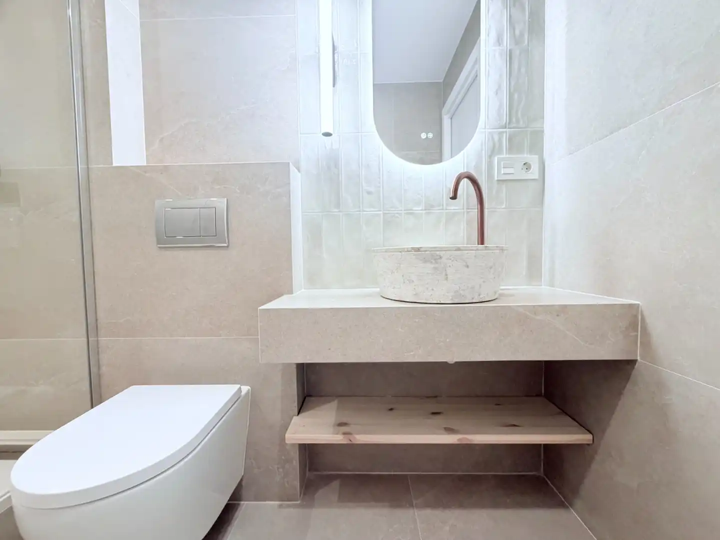 Bathroom of Flat for sale in Barcelona  with Air Conditioner, Heating and Parquet flooring