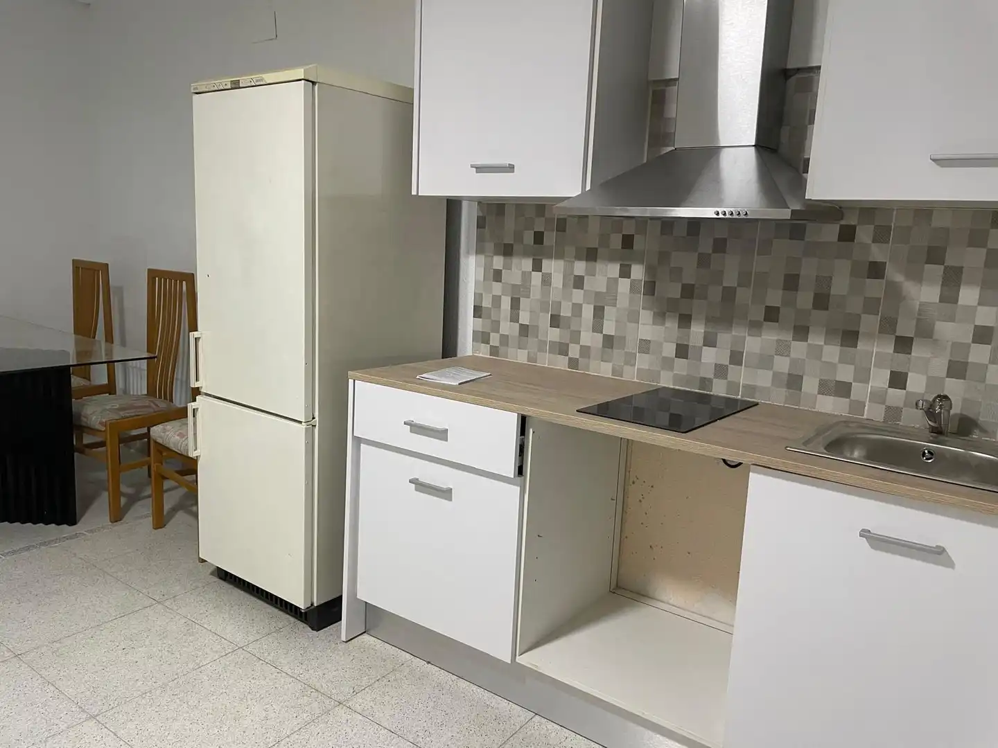 Kitchen of Flat for rent in Almansa  with Furnished
