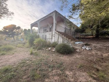 Villa con piscina in vendita a Montroi / Montroy