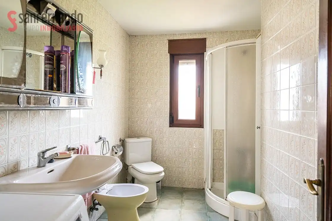 Baño de Casa o chalet en venta en Reocín con Calefacción y Jardín privado