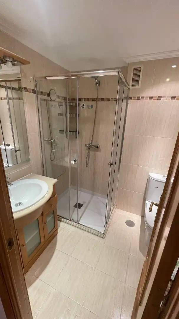 Wohnung zur Miete in Avenida de Moratalaz, Marroquina