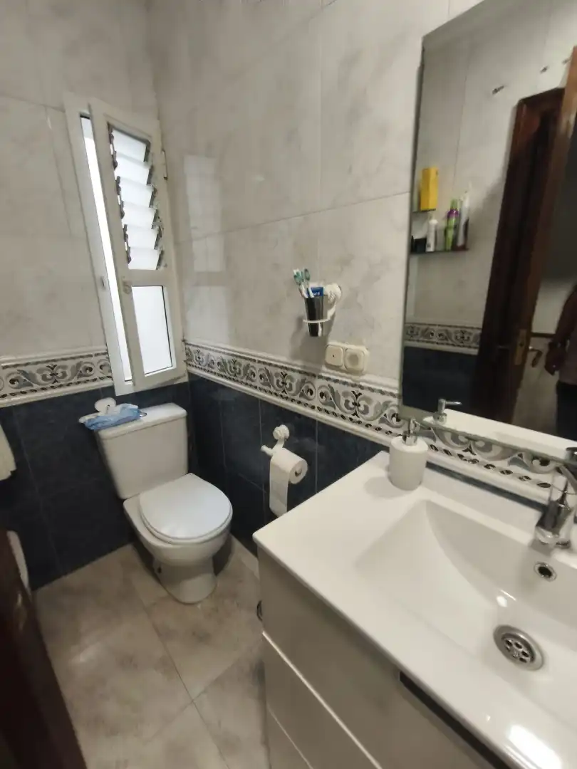 Badezimmer von Wohnung zum Verkauf in Huelva mit Klimaanlage