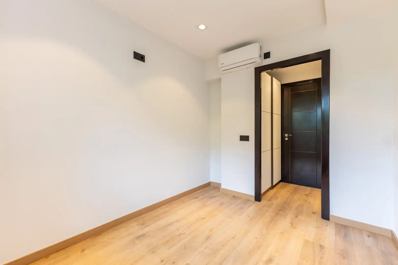 Wohnung zum Verkauf in Barcelona mit Klimaanlage, Heizung und Parkett