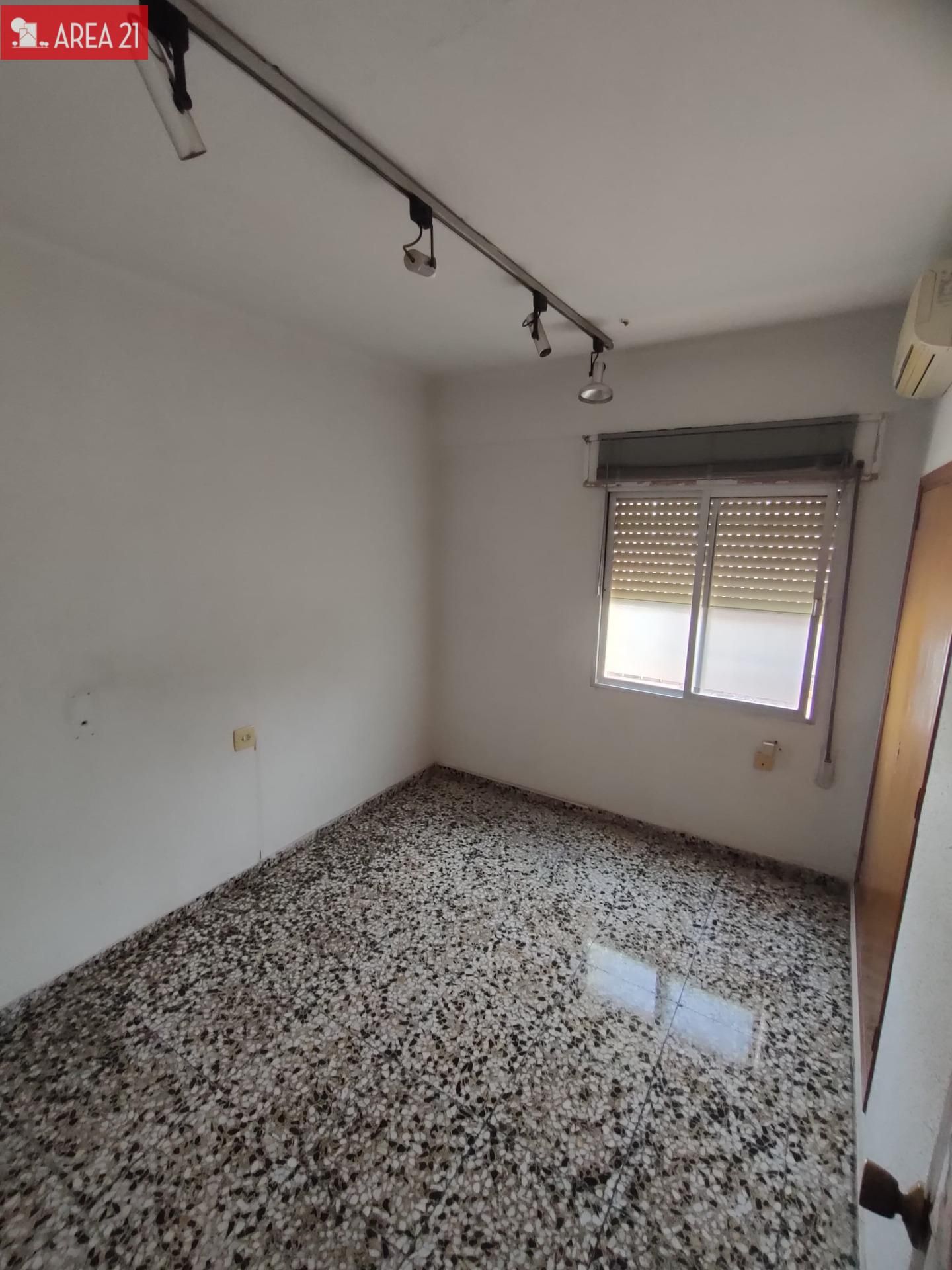 Dormitori de Pis en venda en La Pobla de Vallbona amb Terrassa