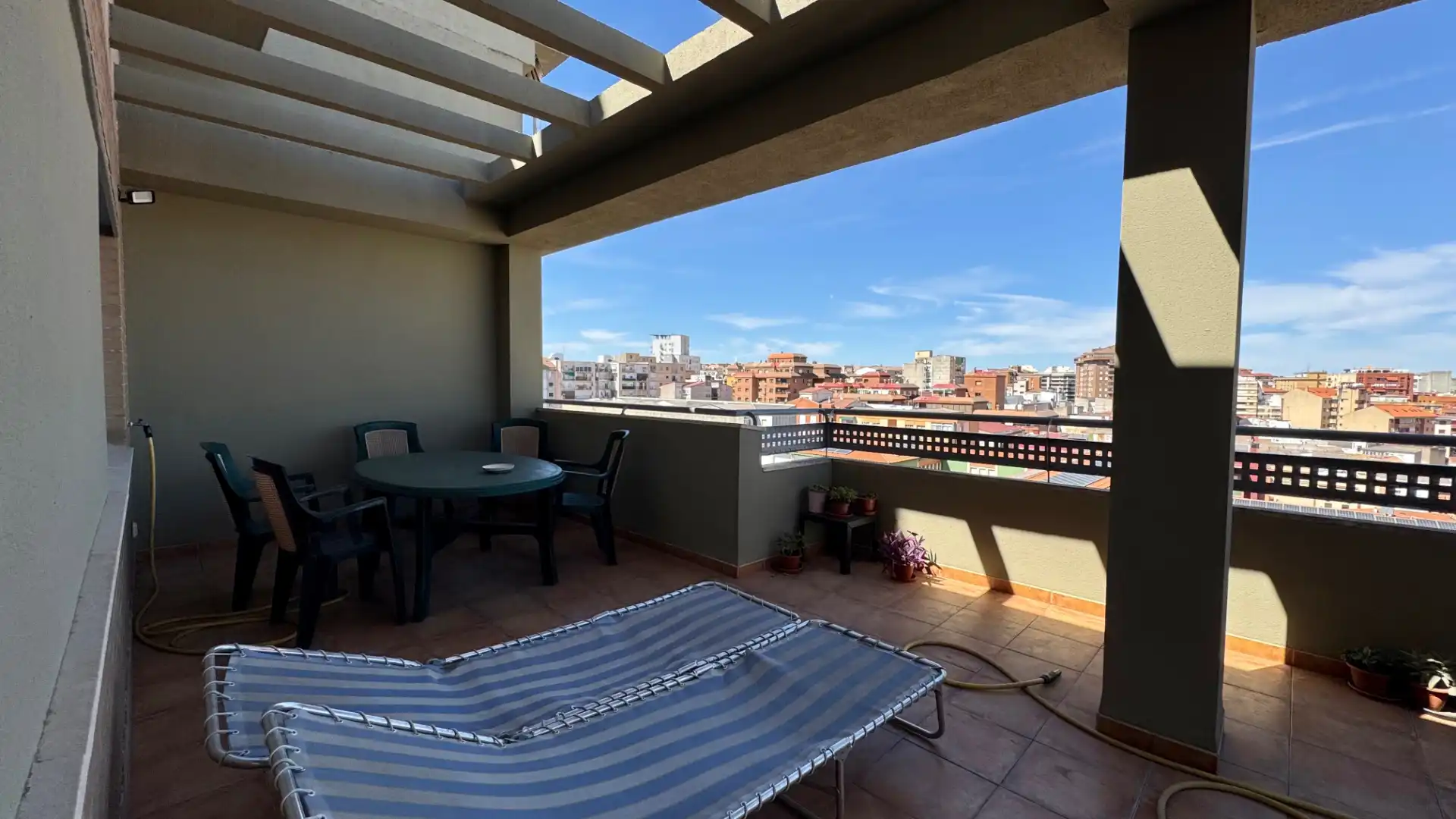 Terrasse von Maisonette zum Verkauf in Cáceres mit Klimaanlage, Heizung und Parkett